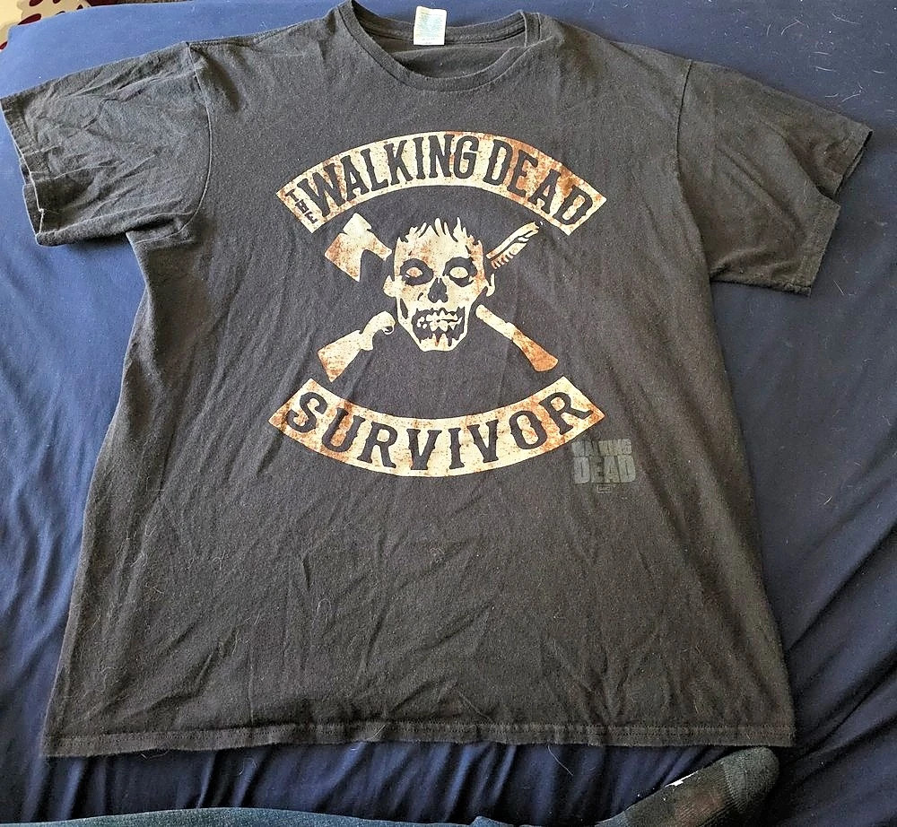 The Walking Dead Survivor Skull Crossed Weapons T-Shirt